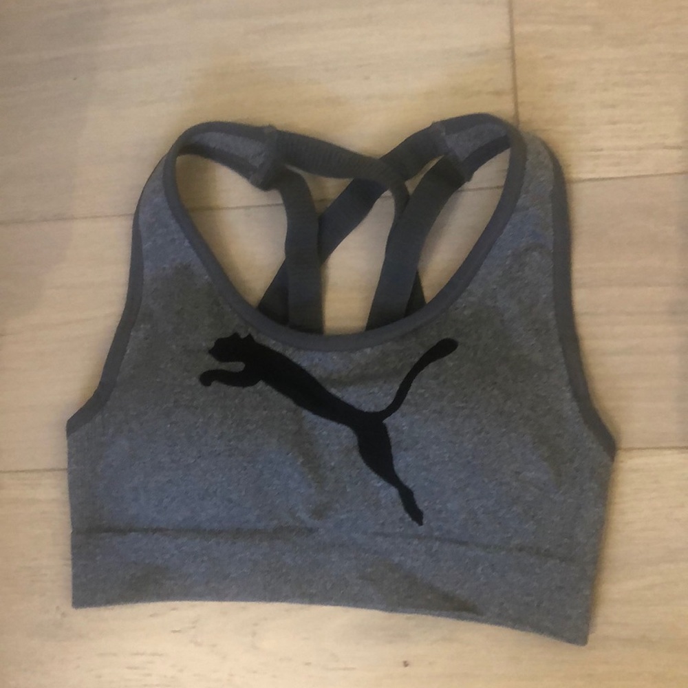 Puma 🏃‍♀️ sports bra